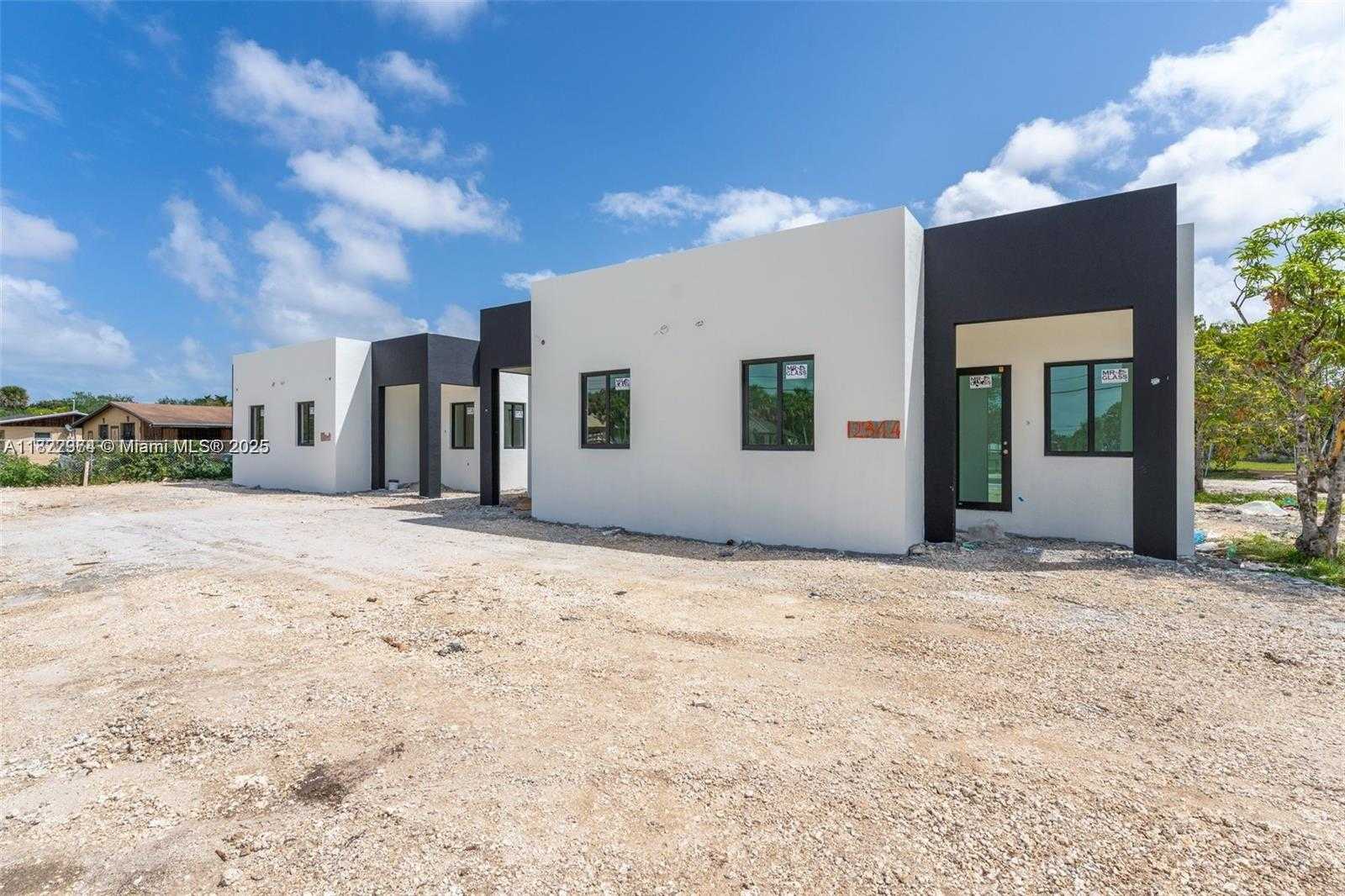 Small Image of 12330 SOUTH WEST 219TH ST, Miami Number 4