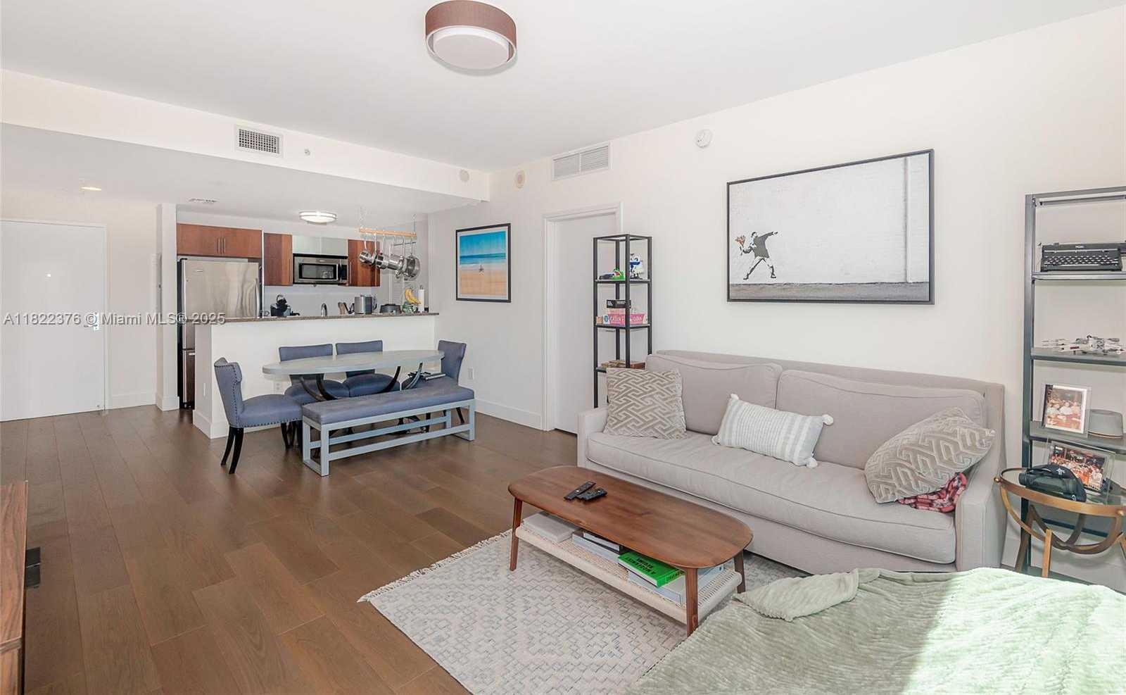 Small Image of 300 SOUTH BISCAYNE BLVD #T-2612, Miami Number 6