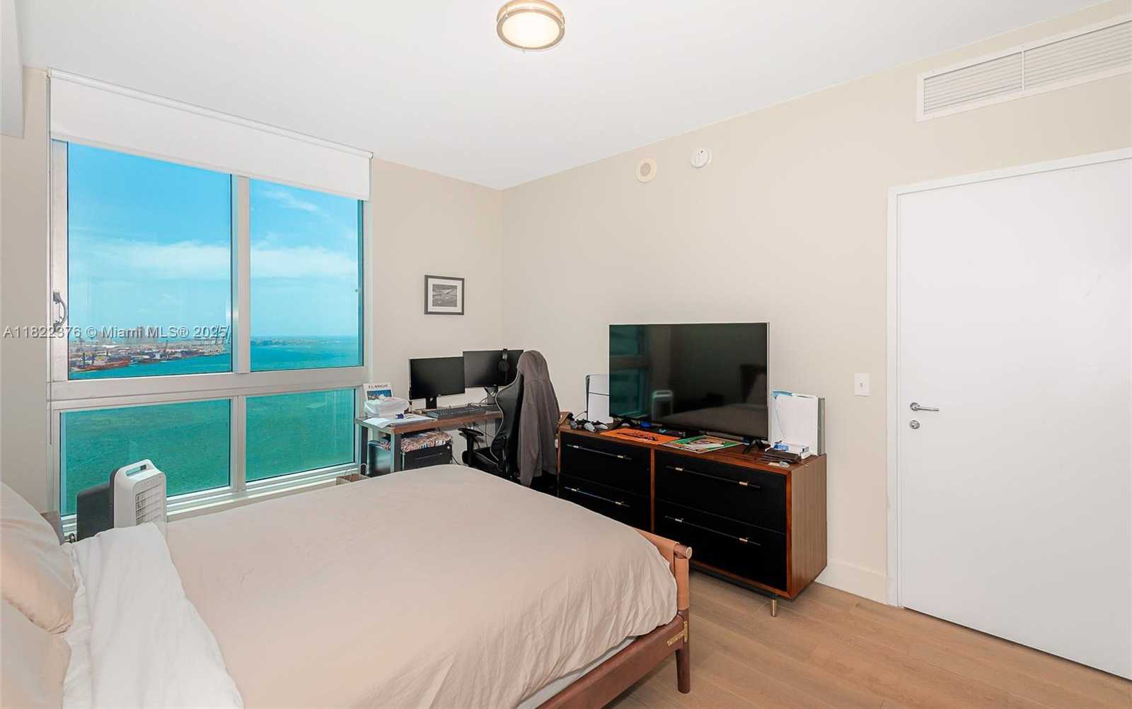 Small Image of 300 SOUTH BISCAYNE BLVD #T-2612, Miami Number 9