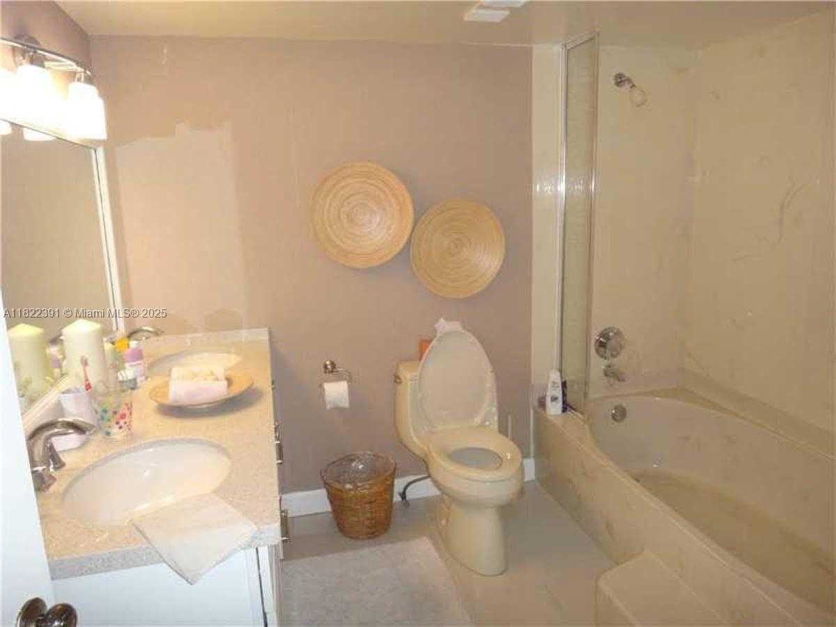 Small Image of 17600 NORTH BAY RD #N508, Sunny Isles Beach Number 12