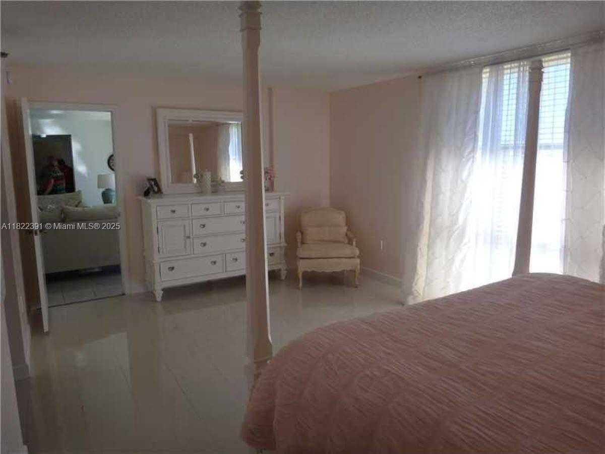 Small Image of 17600 NORTH BAY RD #N508, Sunny Isles Beach Number 7
