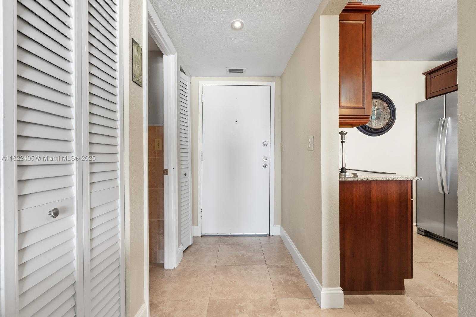 Small Image of 6900 BAY DR #6G, Miami Beach Number 10