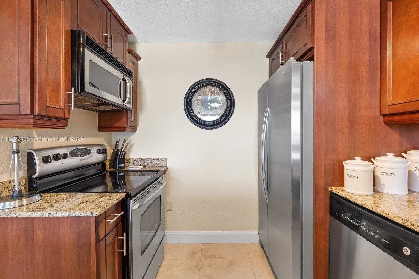 Small Image of 6900 BAY DR #6G, Miami Beach Number 11