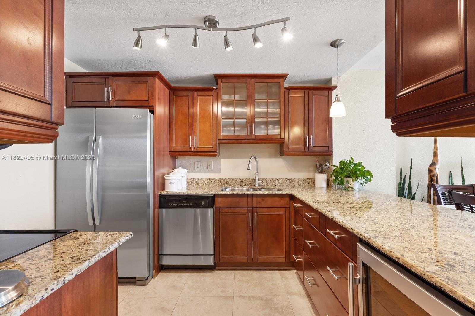 Small Image of 6900 BAY DR #6G, Miami Beach Number 13