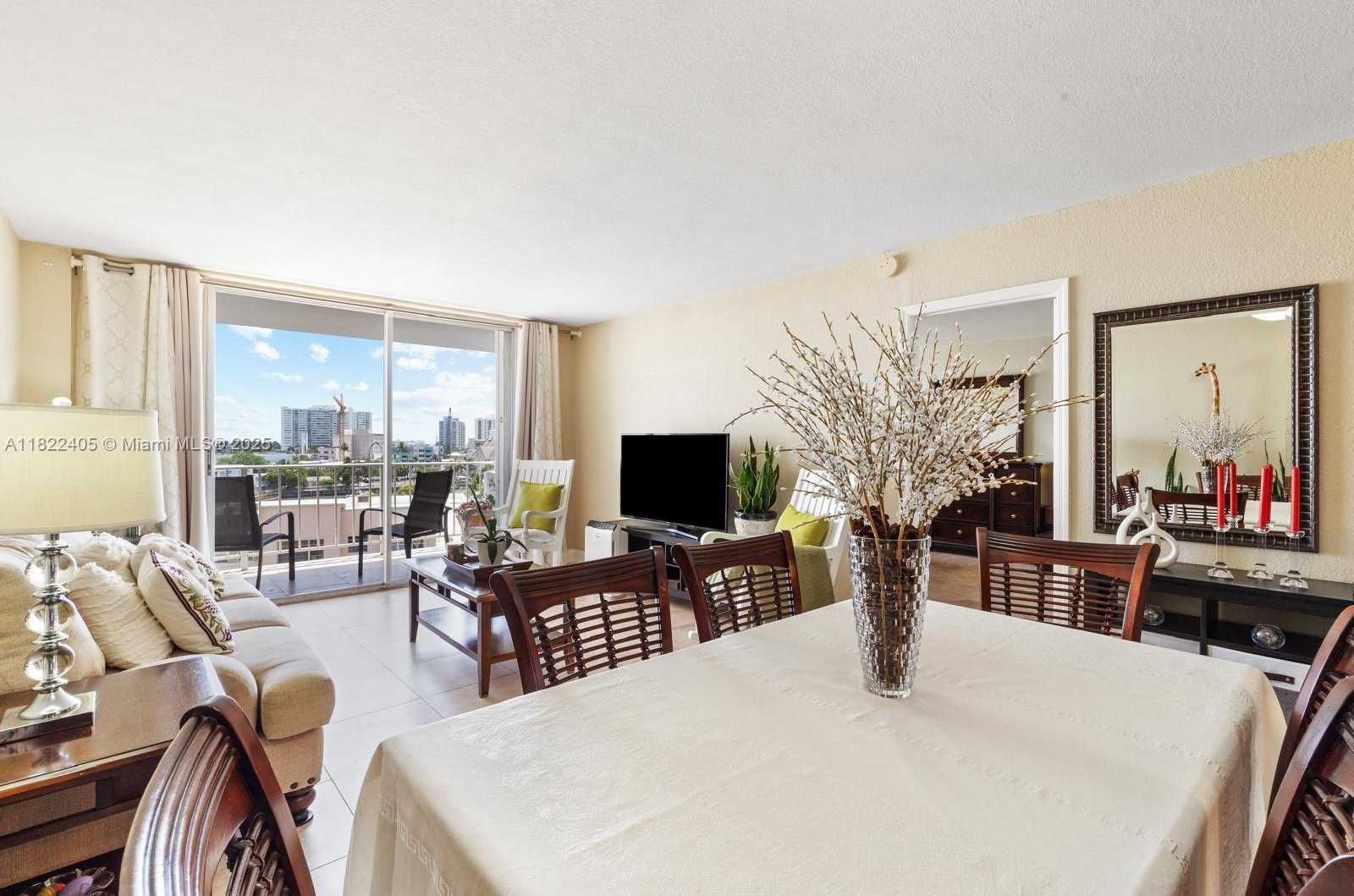 Small Image of 6900 BAY DR #6G, Miami Beach Number 17