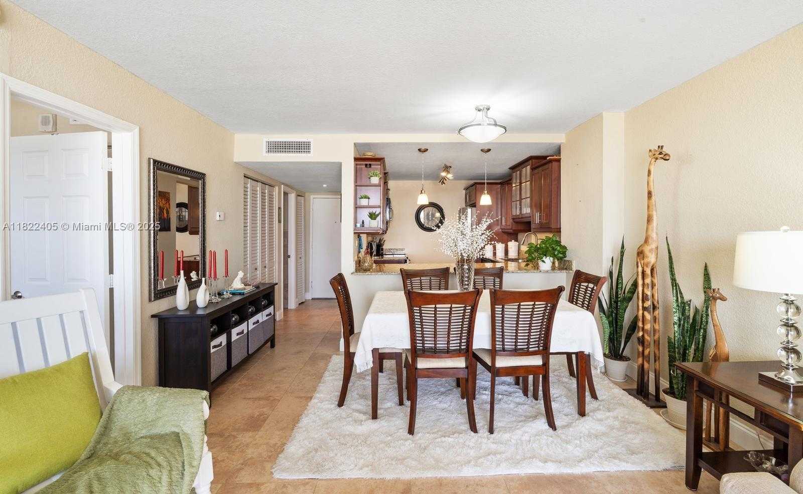 Small Image of 6900 BAY DR #6G, Miami Beach Number 18