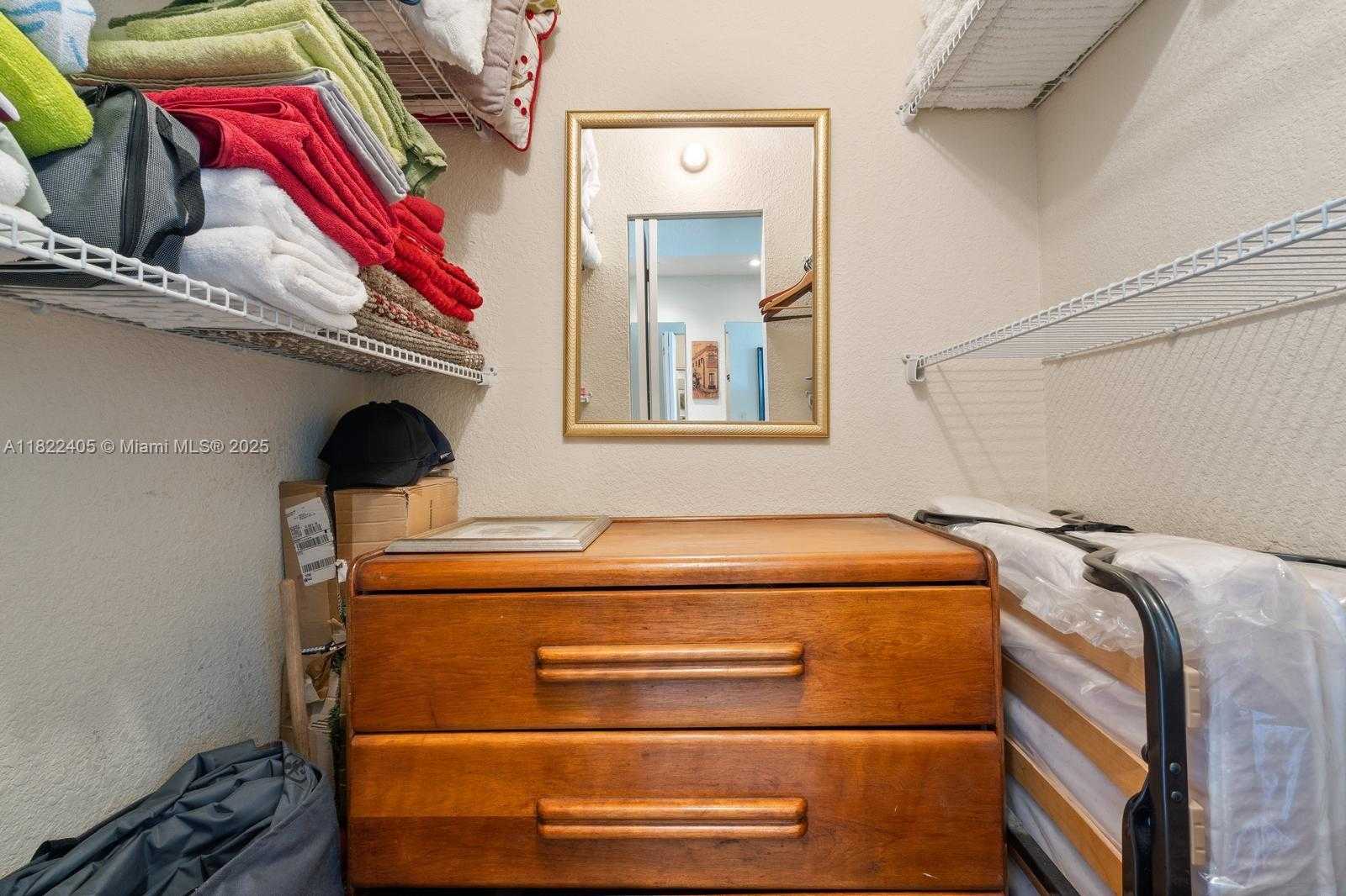 Small Image of 6900 BAY DR #6G, Miami Beach Number 25