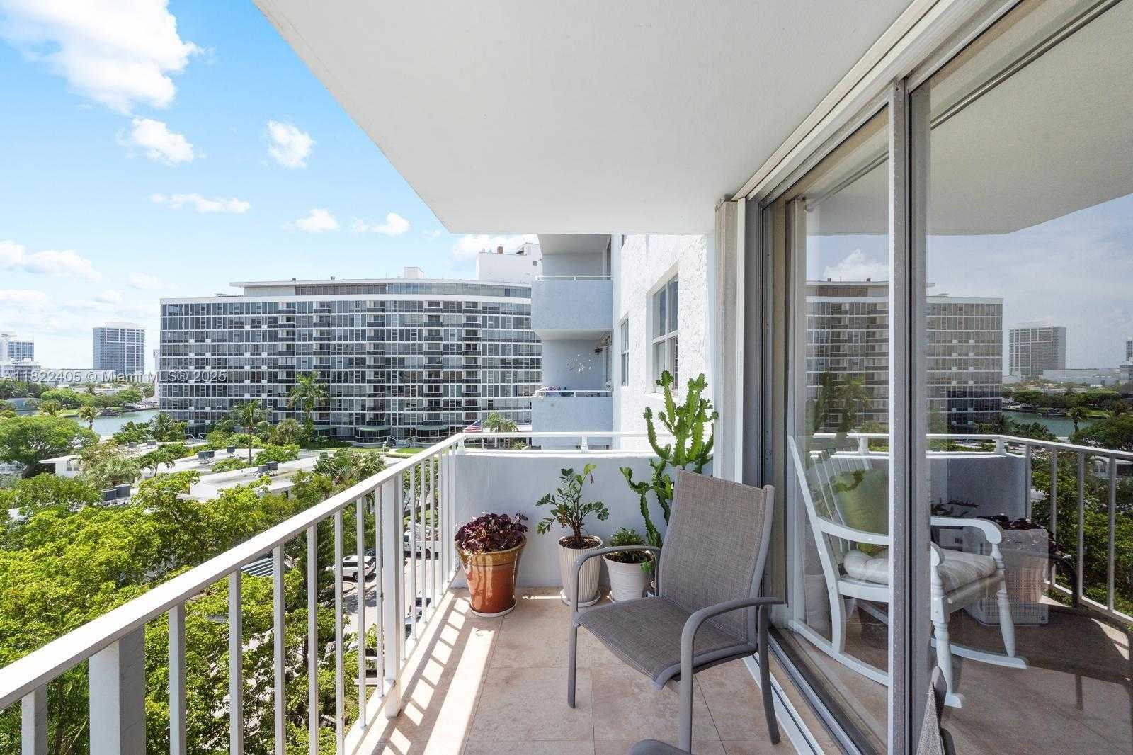 Small Image of 6900 BAY DR #6G, Miami Beach Number 26