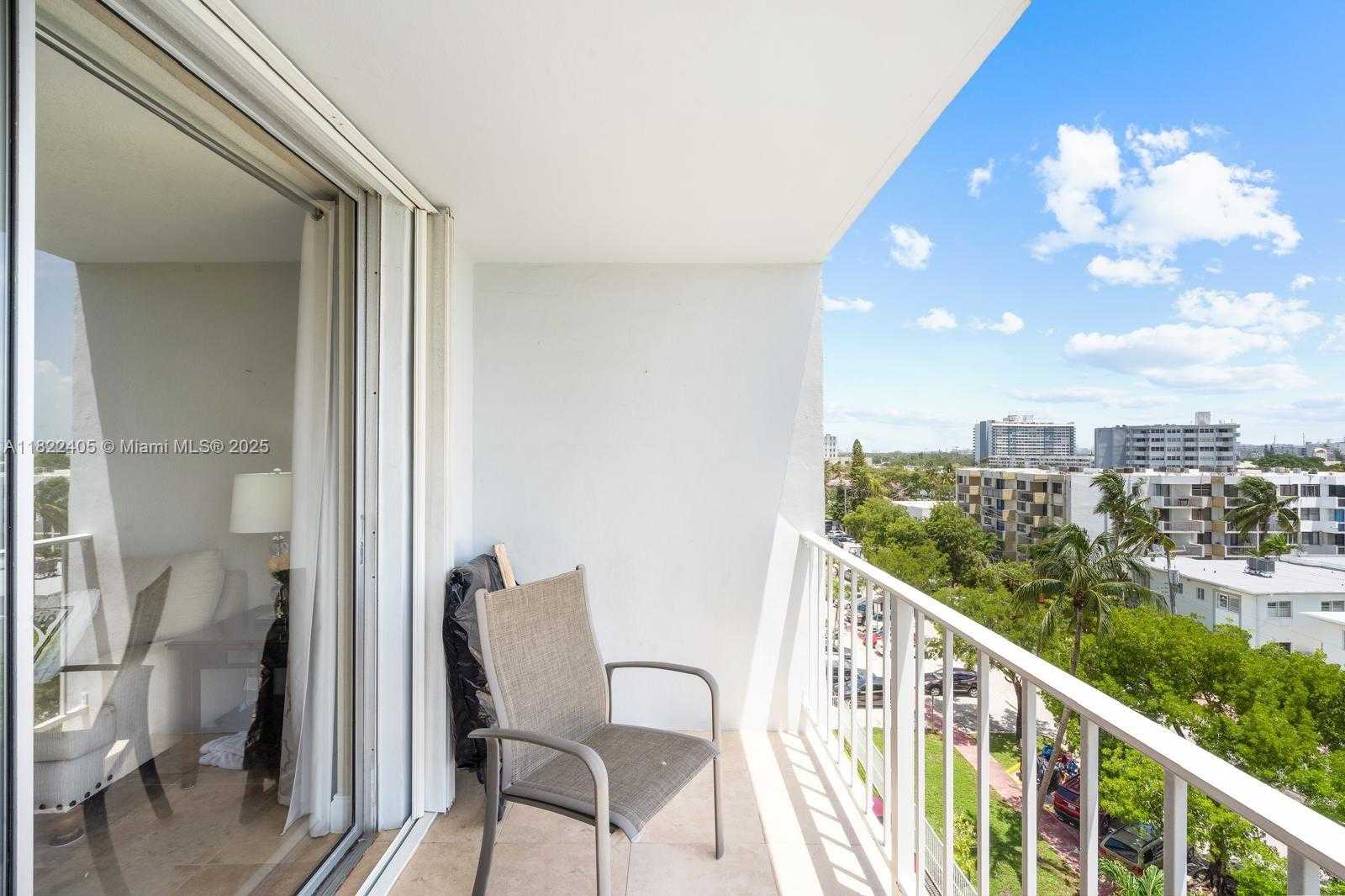 Small Image of 6900 BAY DR #6G, Miami Beach Number 27