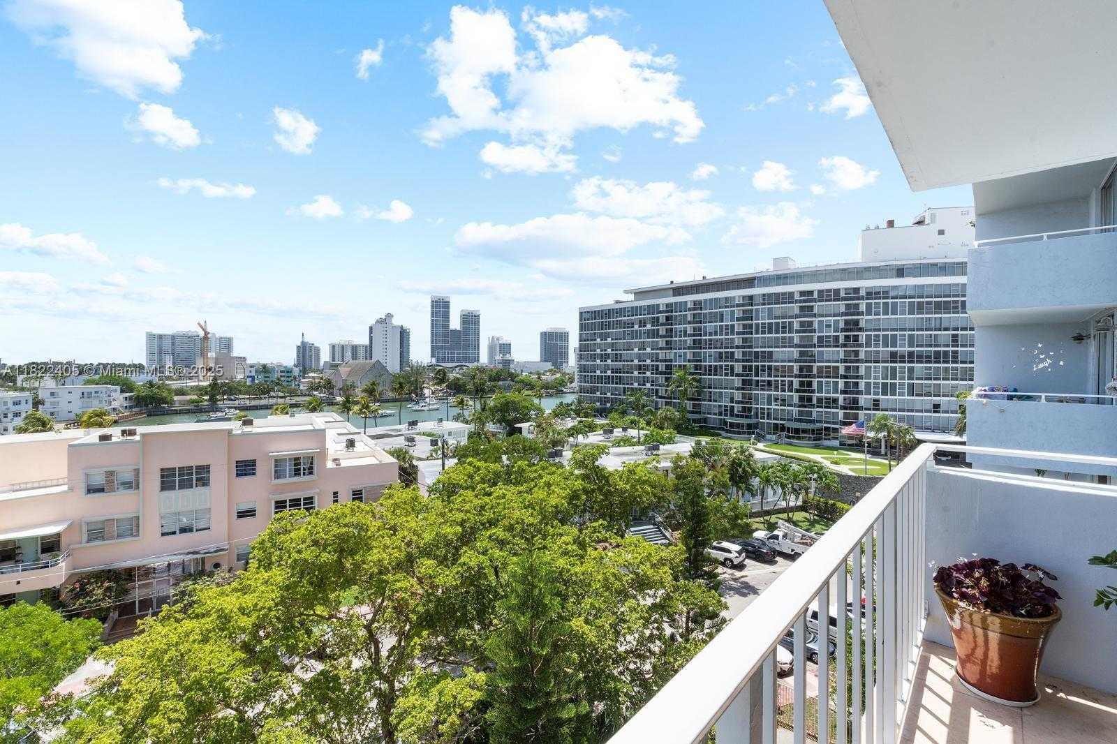 Small Image of 6900 BAY DR #6G, Miami Beach Number 28