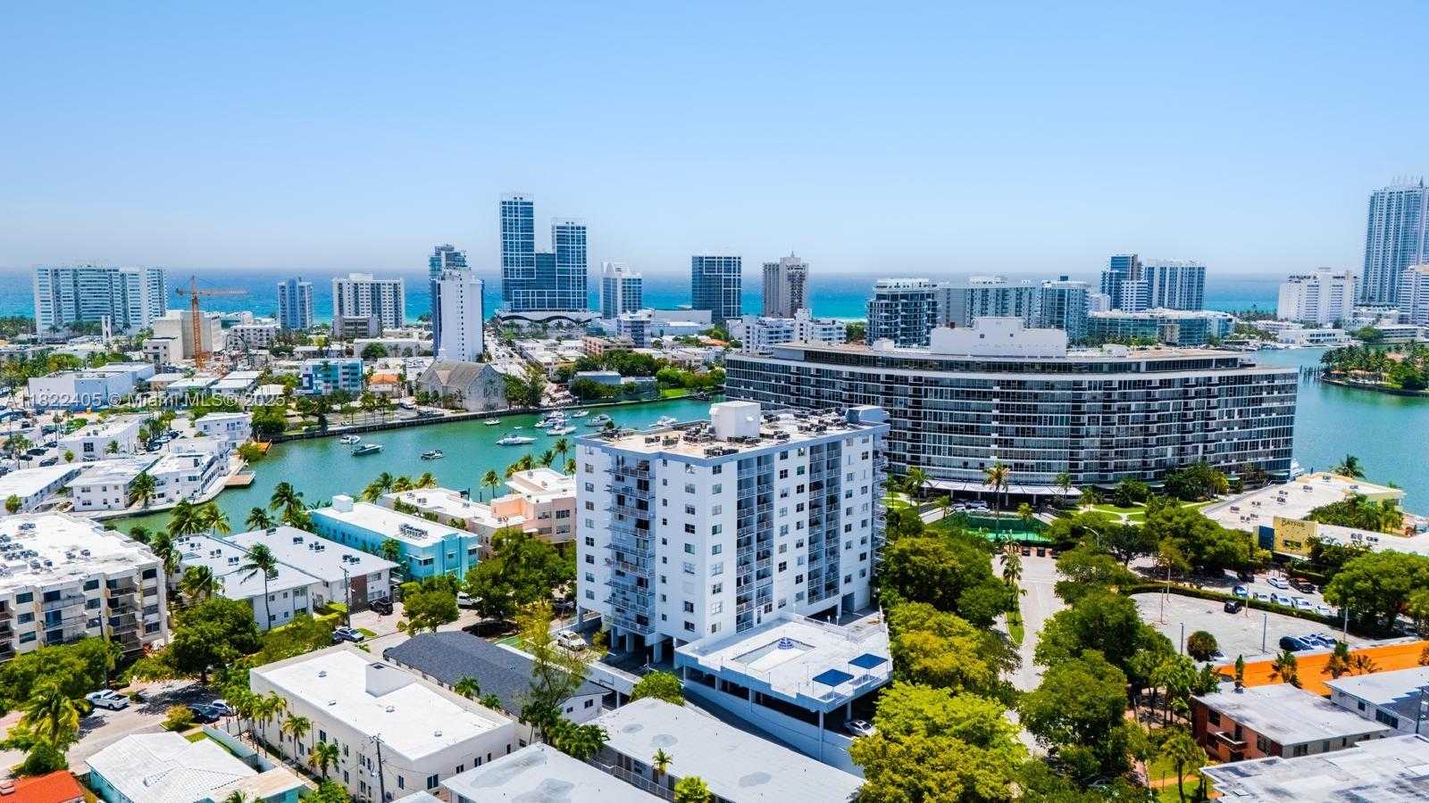 Small Image of 6900 BAY DR #6G, Miami Beach Number 3
