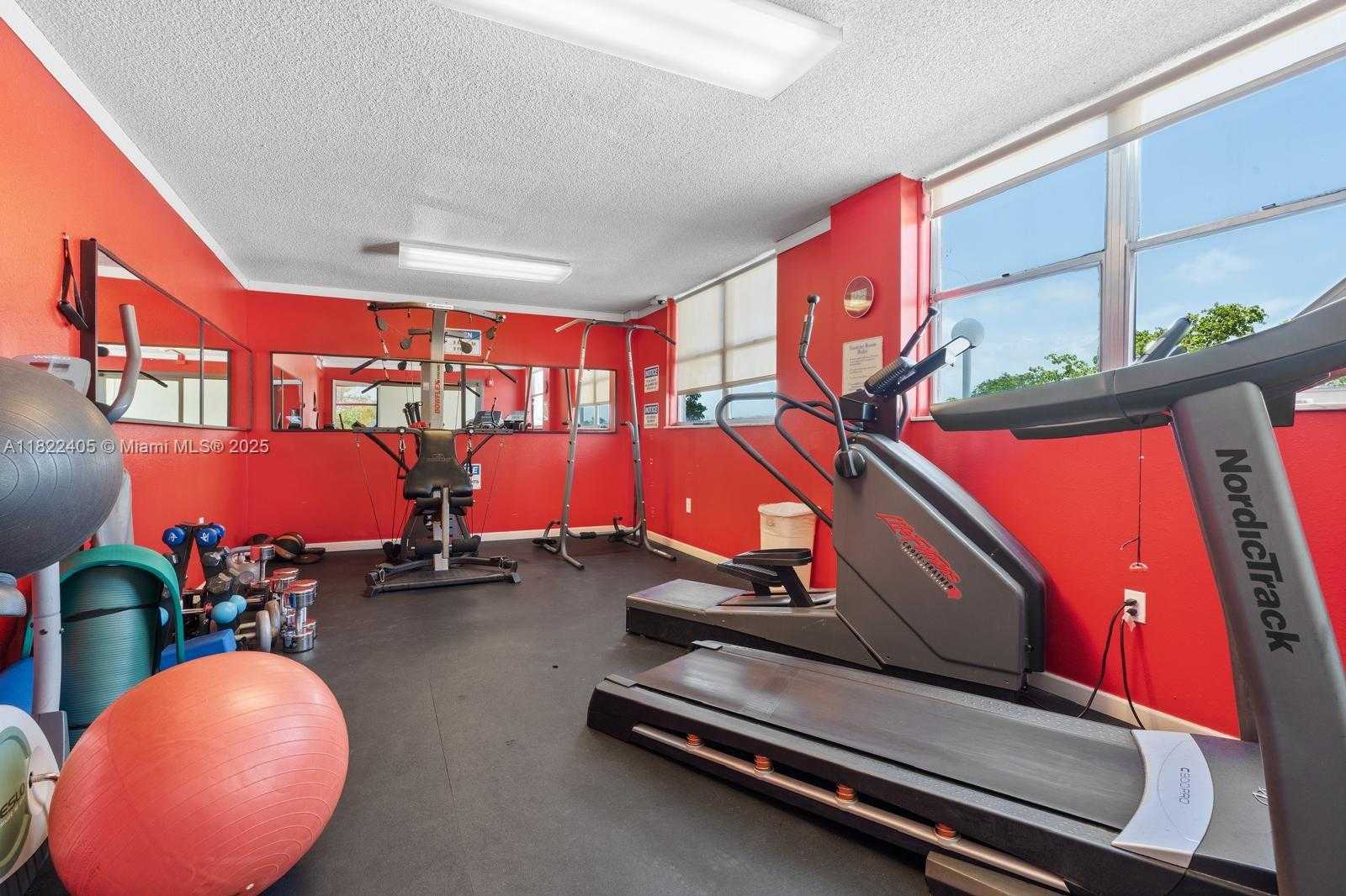 Small Image of 6900 BAY DR #6G, Miami Beach Number 32