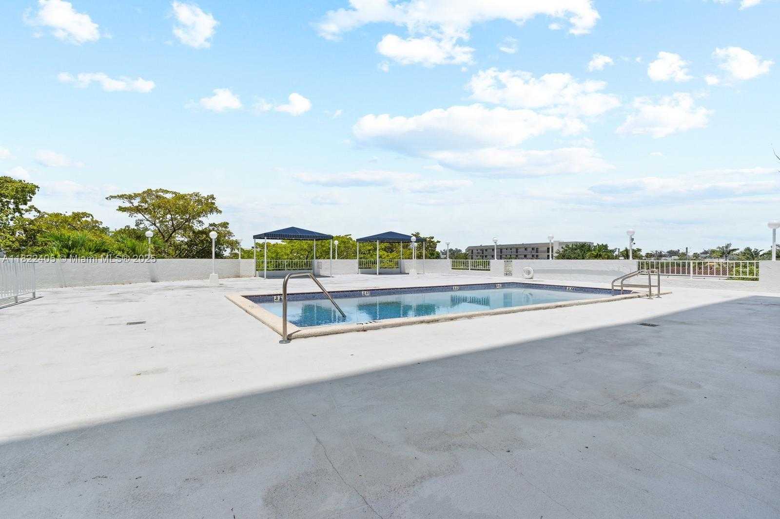 Small Image of 6900 BAY DR #6G, Miami Beach Number 33