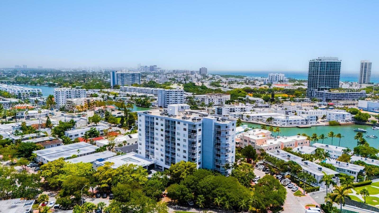 Small Image of 6900 BAY DR #6G, Miami Beach Number 37