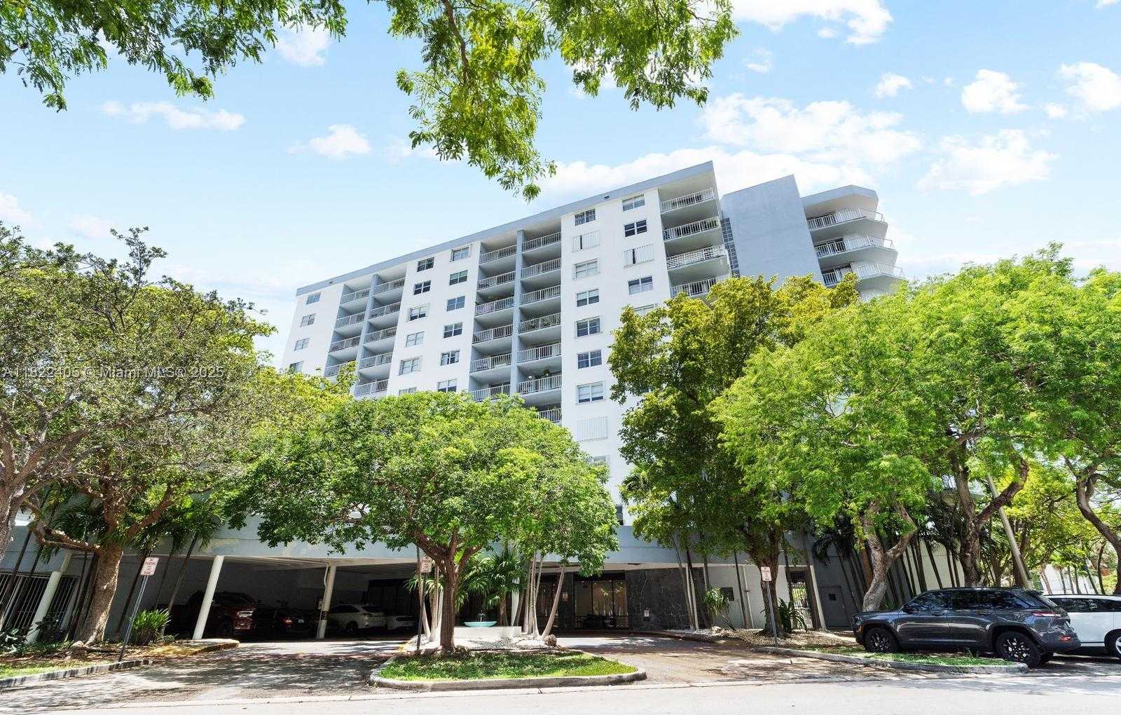 Small Image of 6900 BAY DR #6G, Miami Beach Number 38