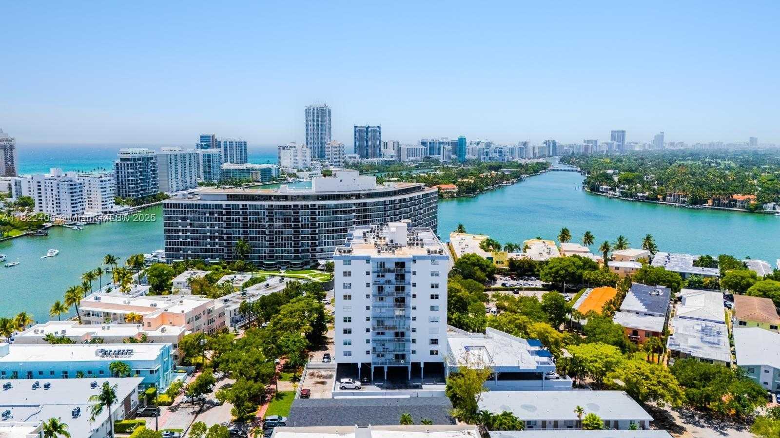 Small Image of 6900 BAY DR #6G, Miami Beach Number 39