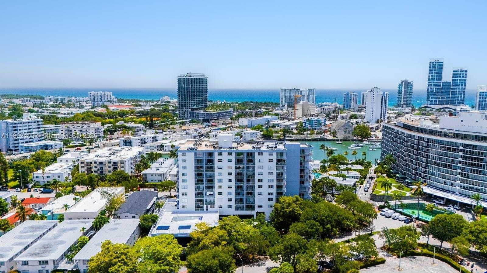 Small Image of 6900 BAY DR #6G, Miami Beach Number 40