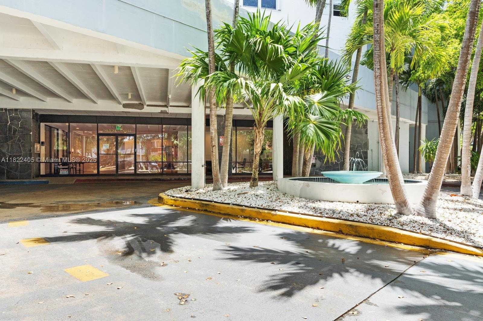 Small Image of 6900 BAY DR #6G, Miami Beach Number 7