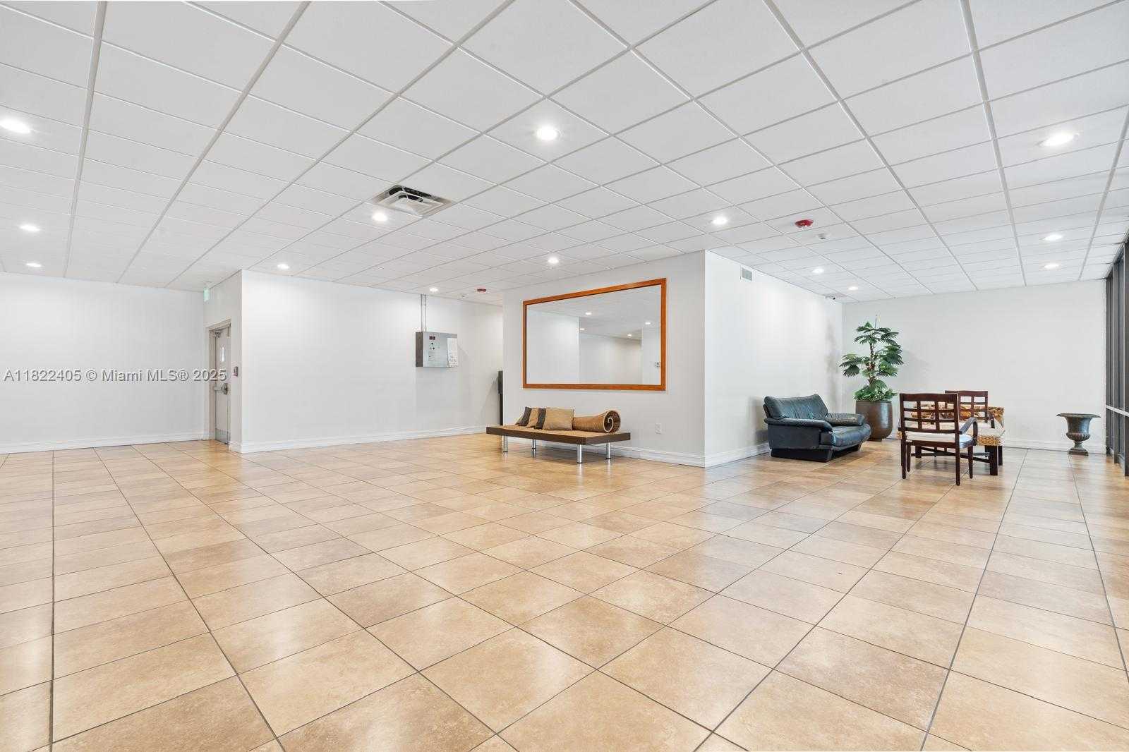 Small Image of 6900 BAY DR #6G, Miami Beach Number 8