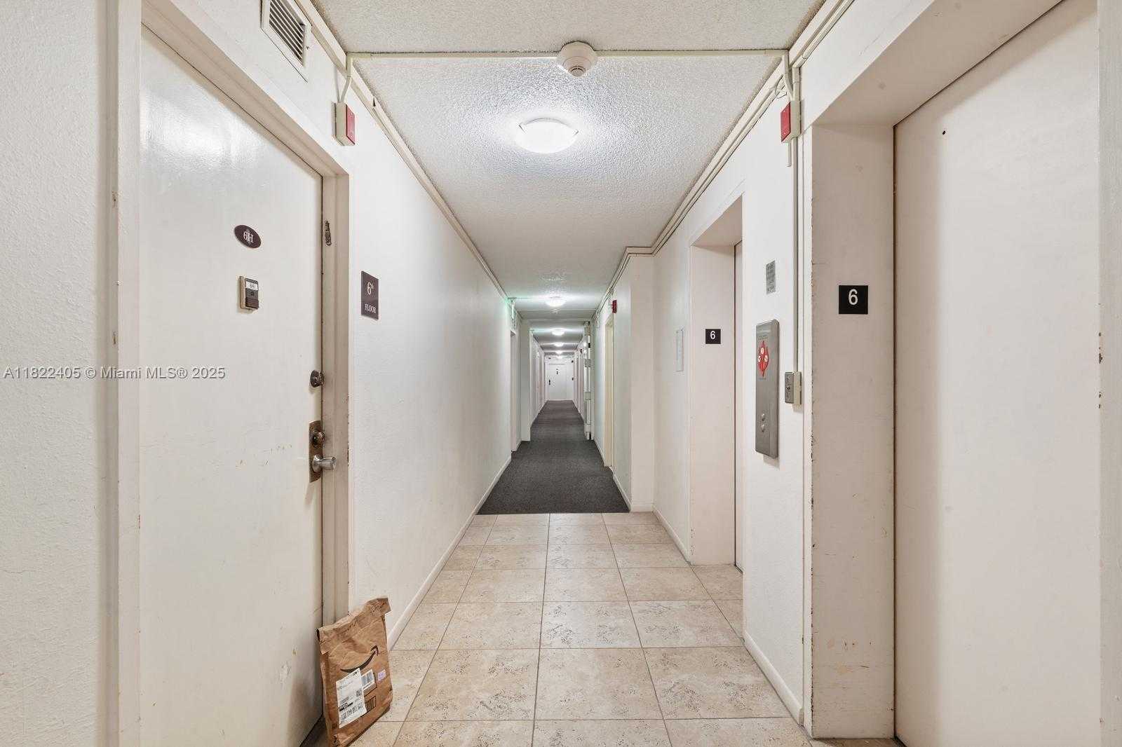 Small Image of 6900 BAY DR #6G, Miami Beach Number 9