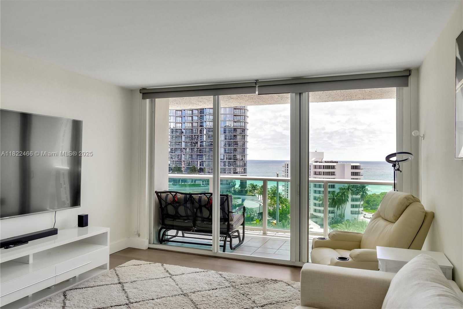 Small Image of 100 BAYVIEW DR #1008, Sunny Isles Beach Number 16