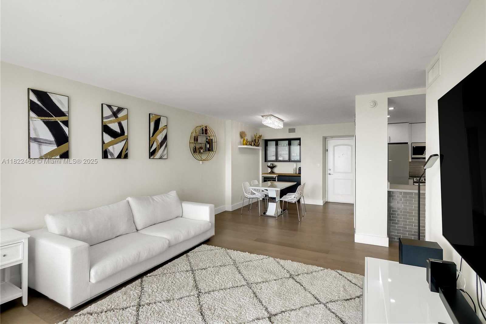 Small Image of 100 BAYVIEW DR #1008, Sunny Isles Beach Number 17