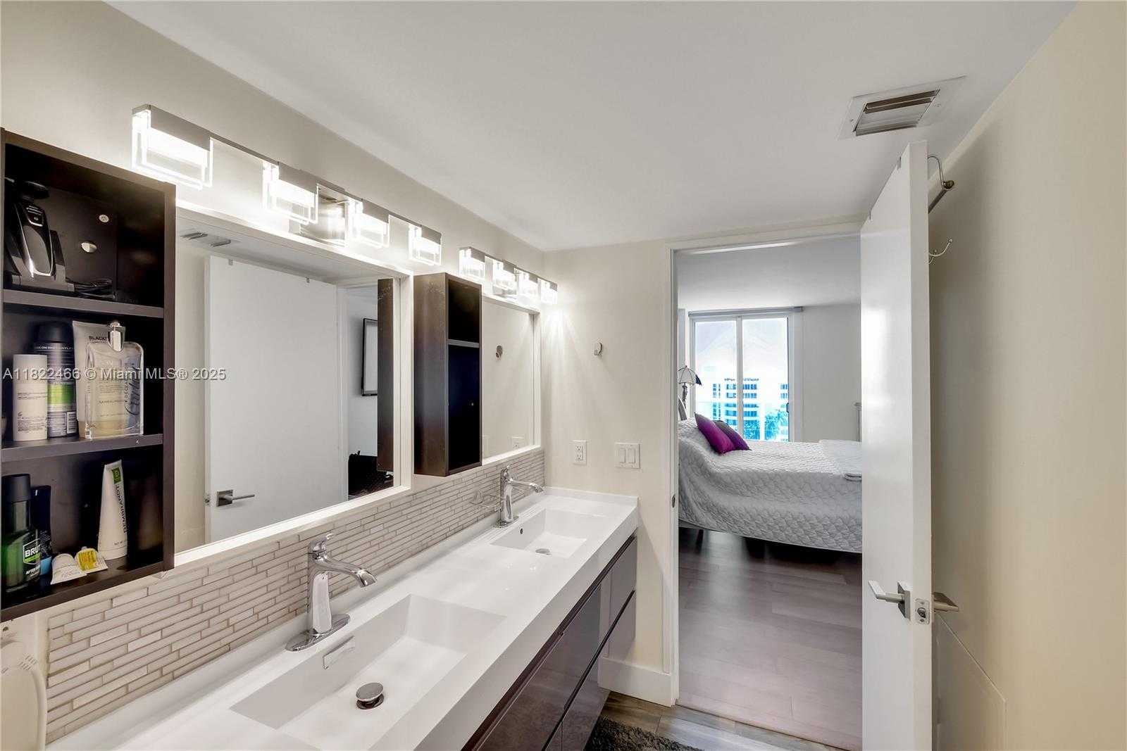 Small Image of 100 BAYVIEW DR #1008, Sunny Isles Beach Number 35
