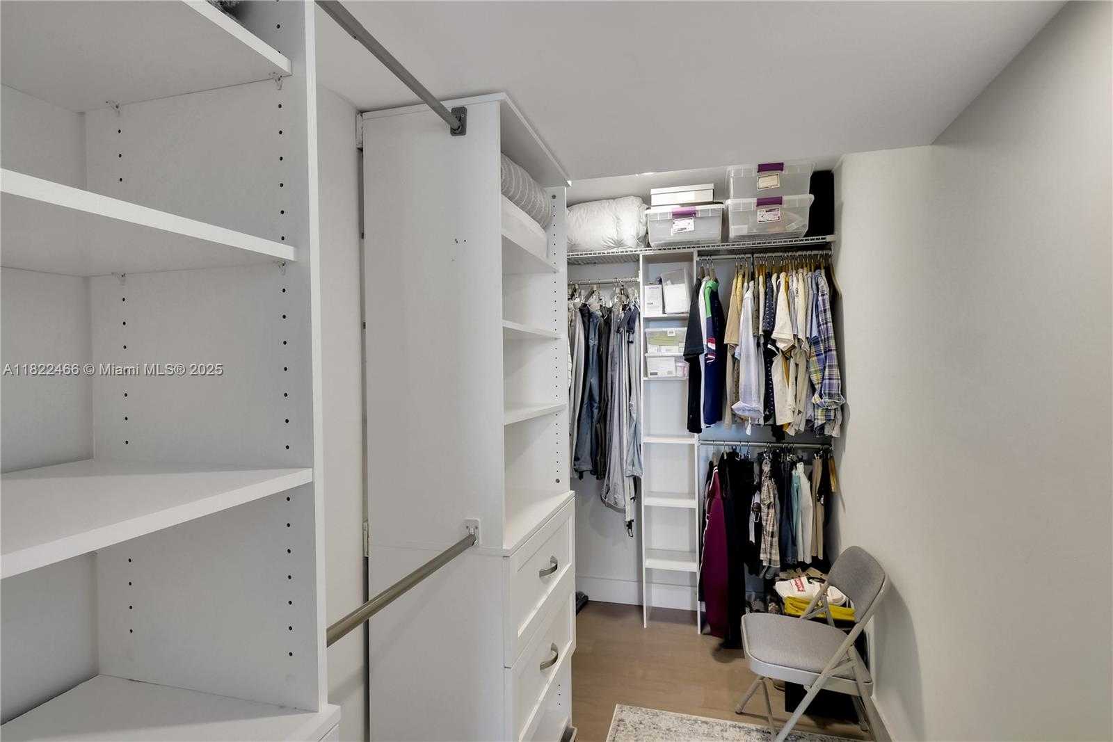 Small Image of 100 BAYVIEW DR #1008, Sunny Isles Beach Number 36