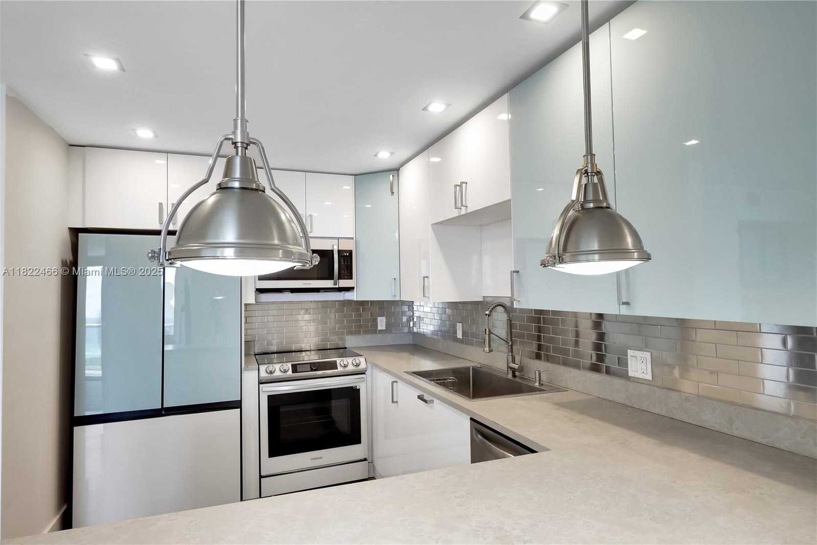 Small Image of 100 BAYVIEW DR #1008, Sunny Isles Beach Number 9