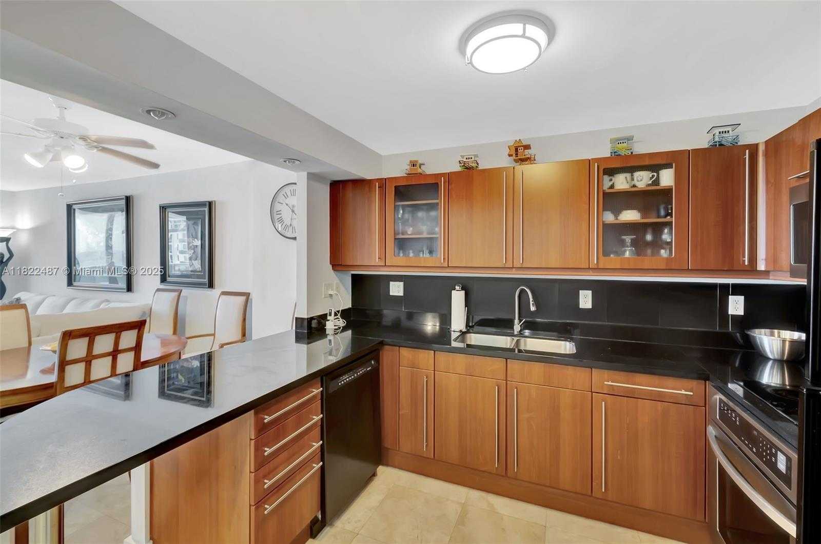 Small Image of 2301 COLLINS AVE #1425, Miami Beach Number 4