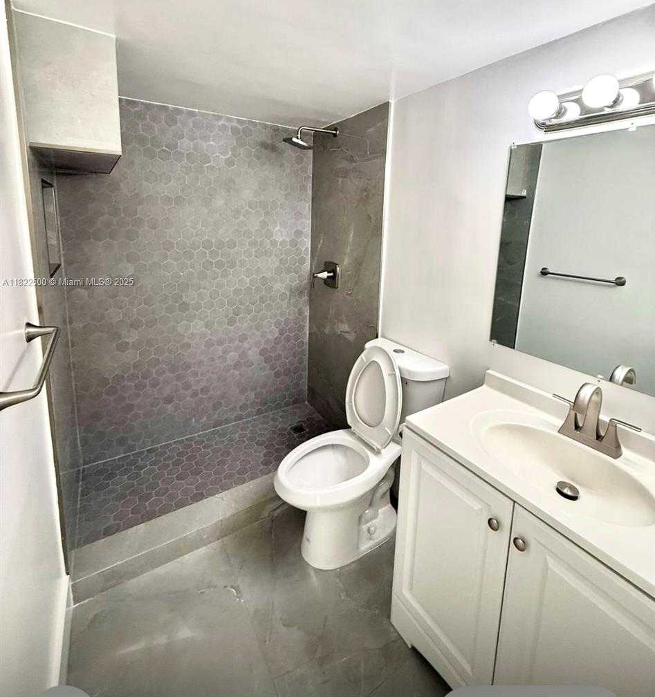 Small Image of 16909 NORTH BAY RD #116, Sunny Isles Beach Number 13