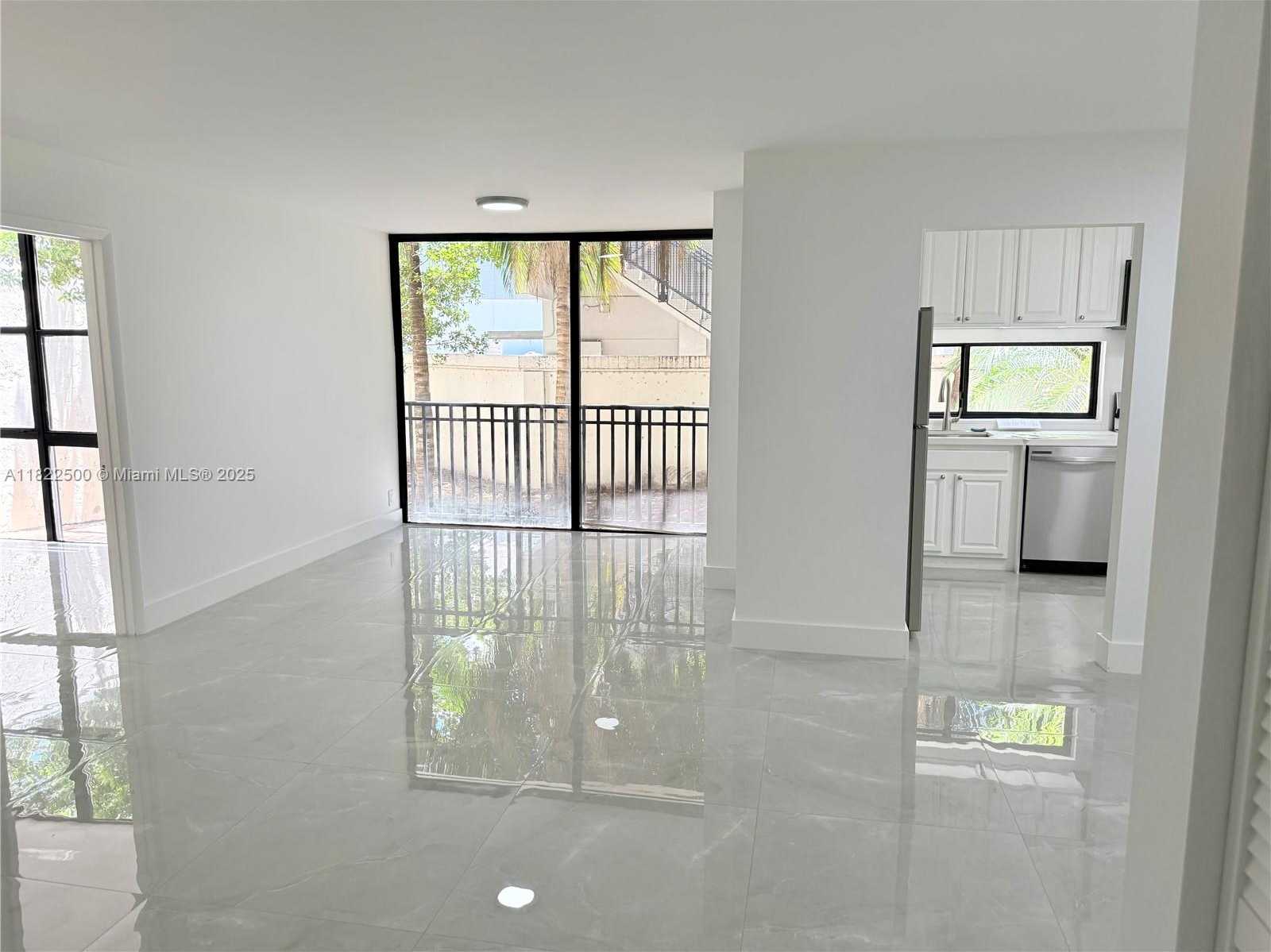 Small Image of 16909 NORTH BAY RD #116, Sunny Isles Beach Number 4