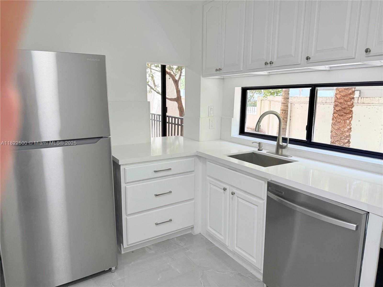 Small Image of 16909 NORTH BAY RD #116, Sunny Isles Beach Number 6