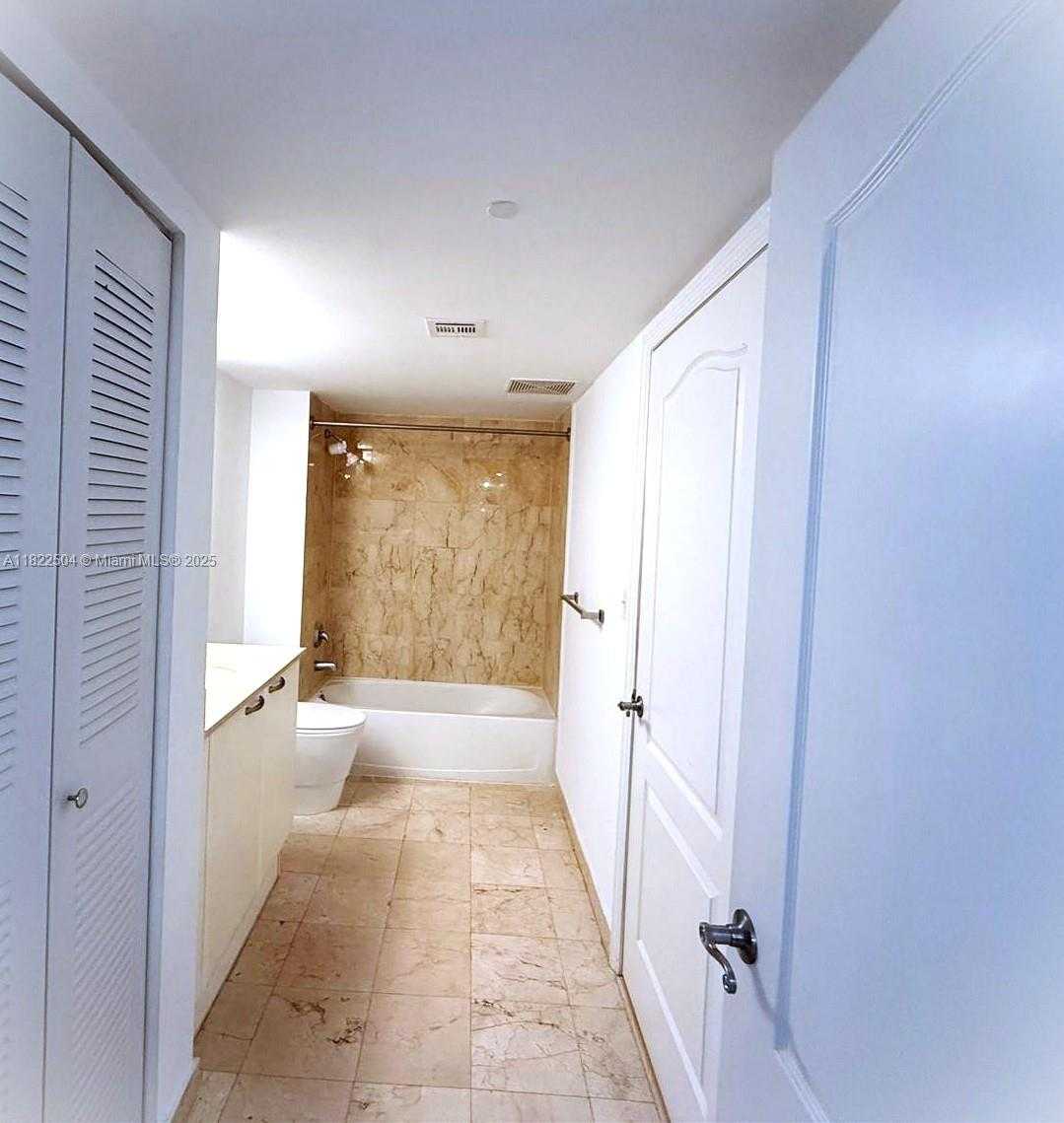 Small Image of 2101 BRICKELL AVE #1711, Miami Number 12