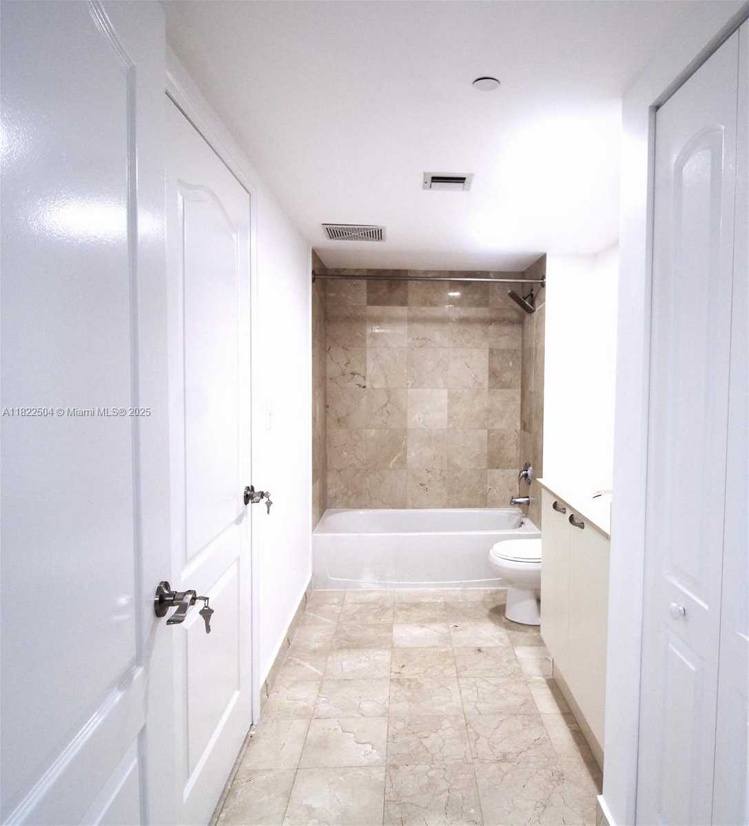 Small Image of 2101 BRICKELL AVE #1711, Miami Number 22