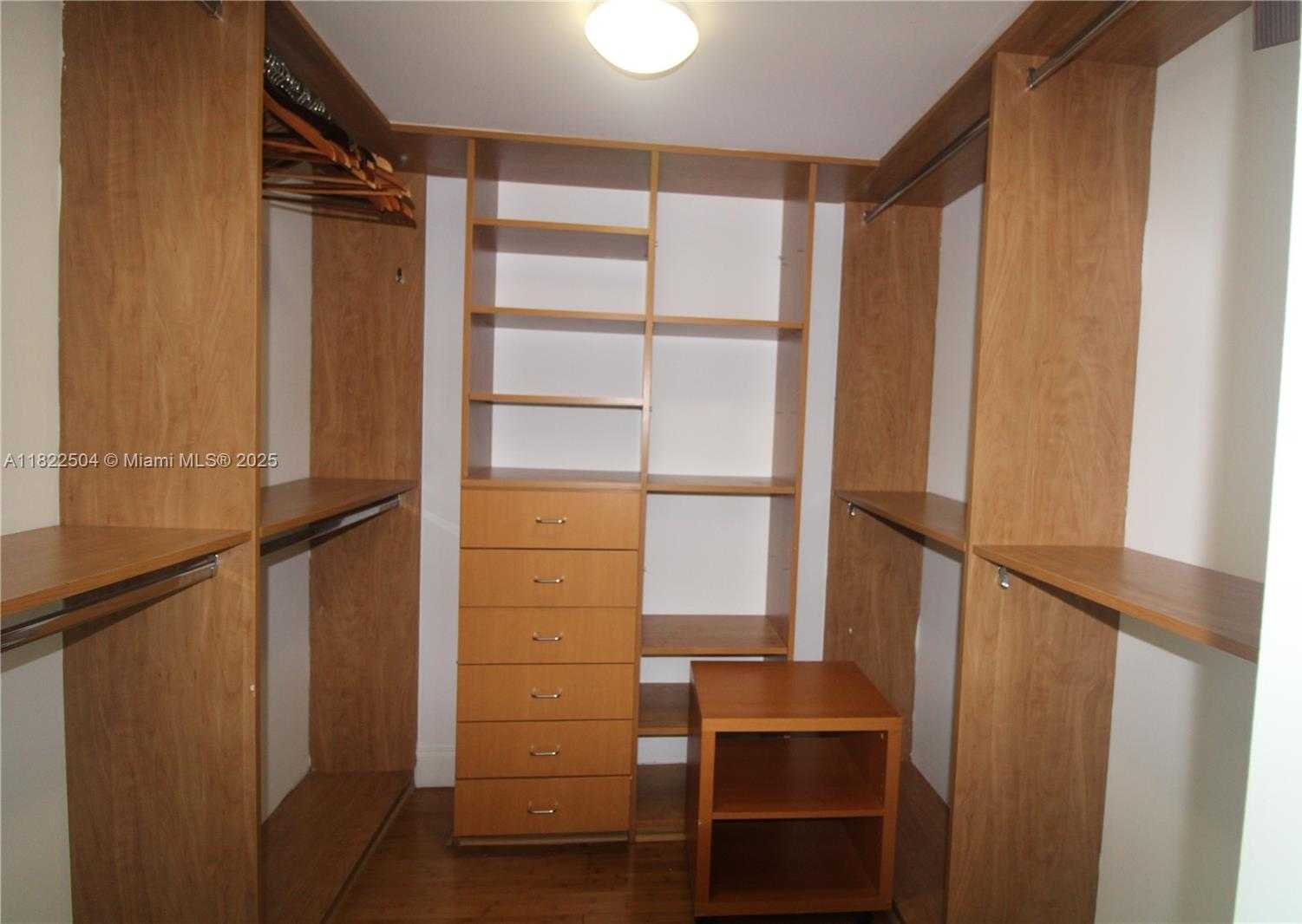 Small Image of 2101 BRICKELL AVE #1711, Miami Number 30