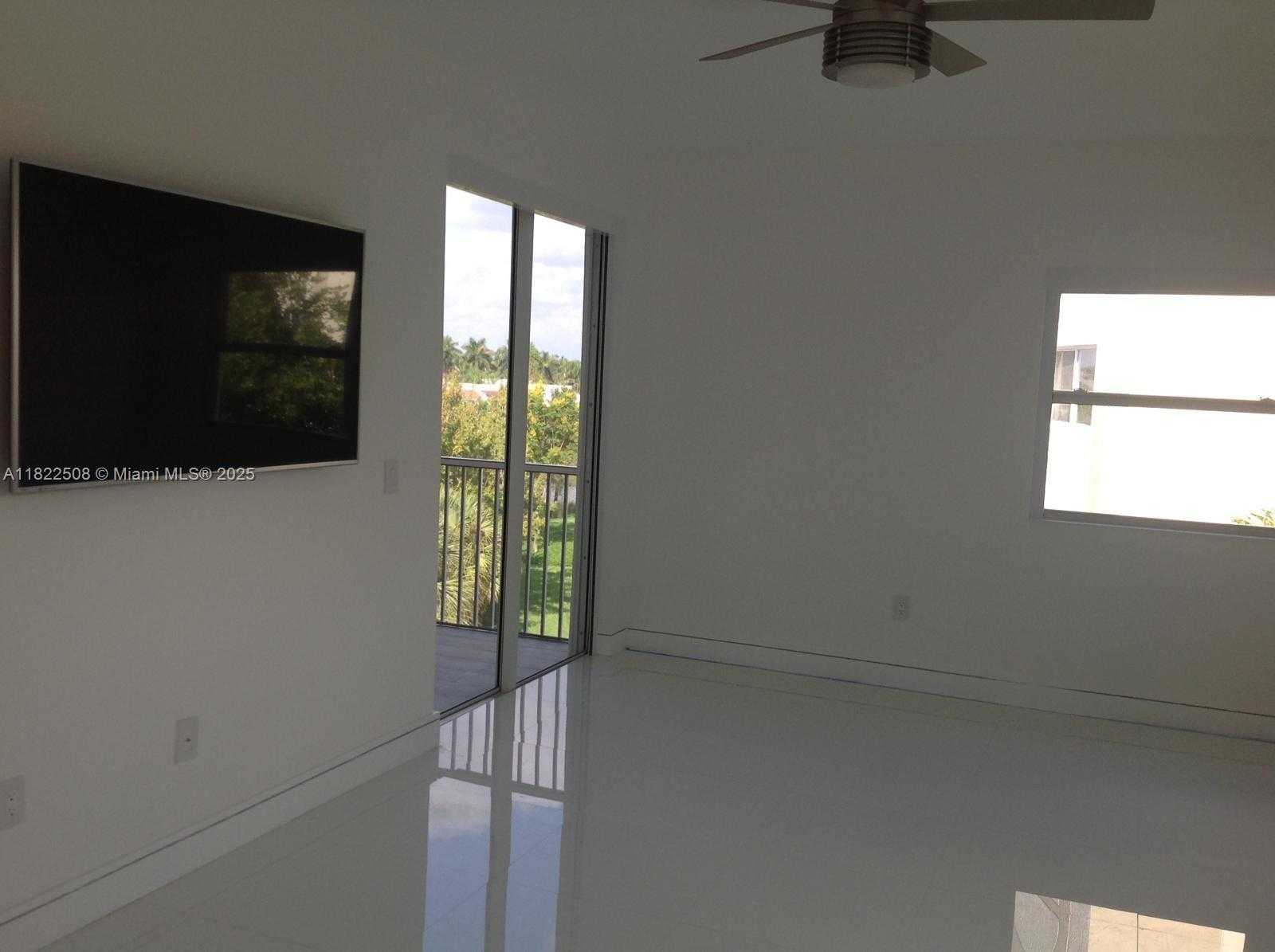 Small Image of Doral Number 17