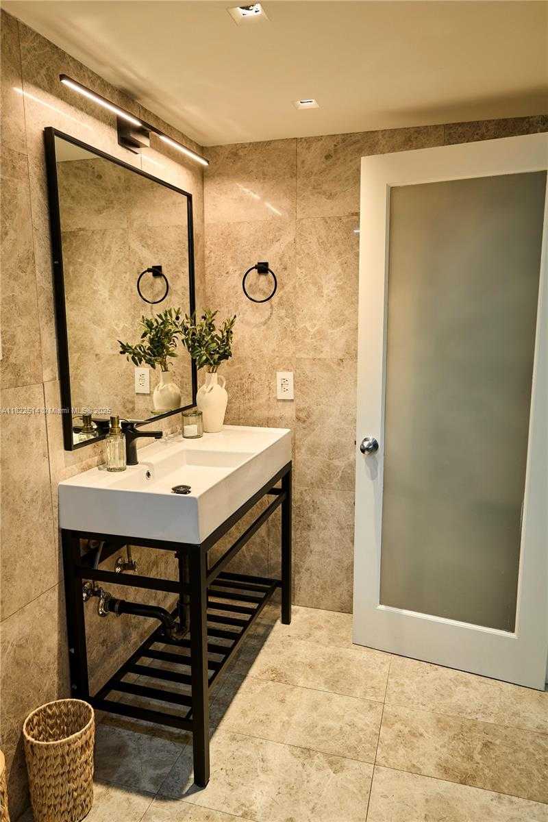 Small Image of 2301 COLLINS AVE #329, Miami Beach Number 18