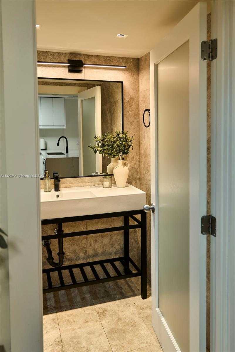 Small Image of 2301 COLLINS AVE #329, Miami Beach Number 19