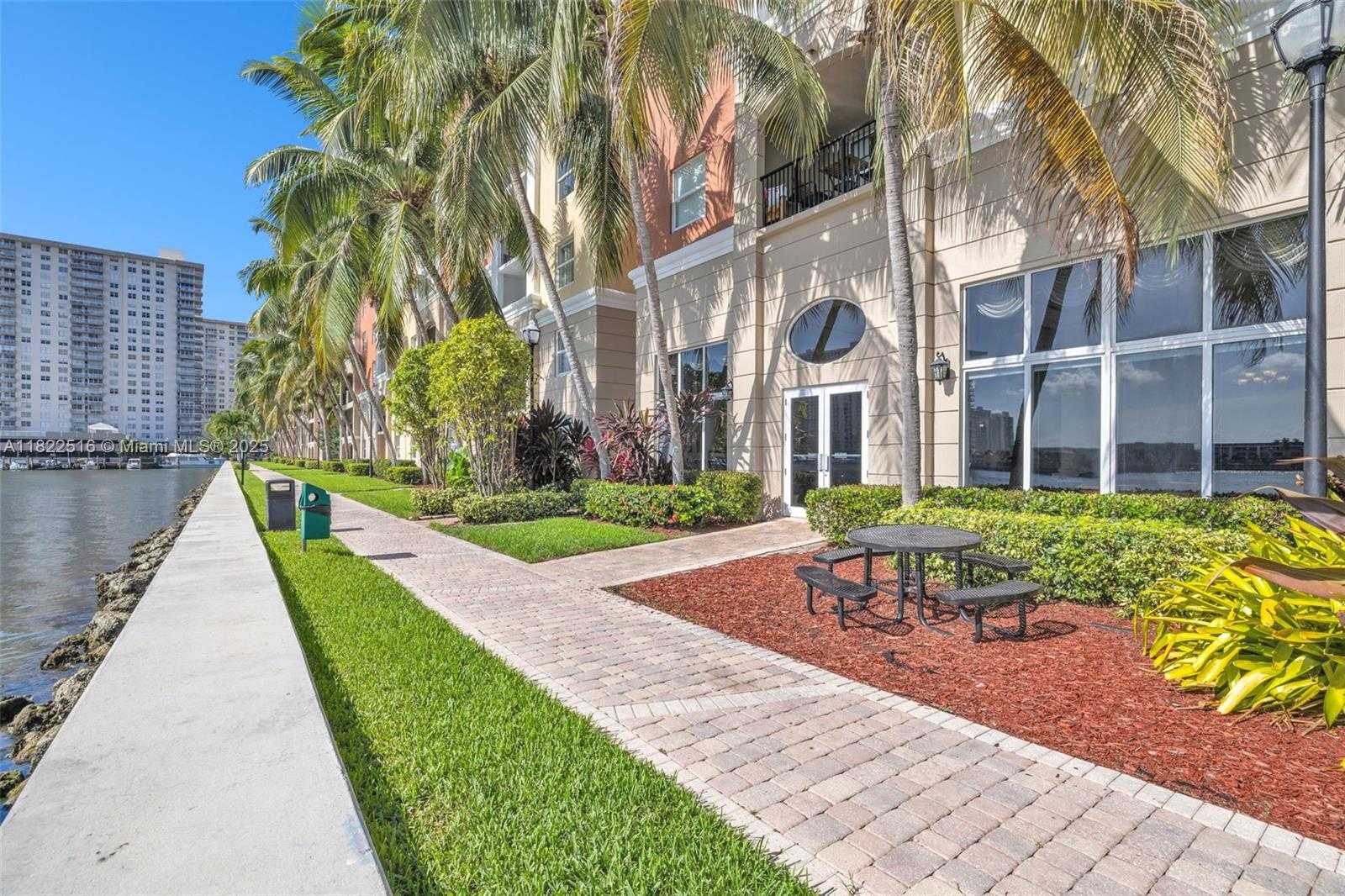 Small Image of 17100 NORTH BAY RD #1904, Sunny Isles Beach Number 7