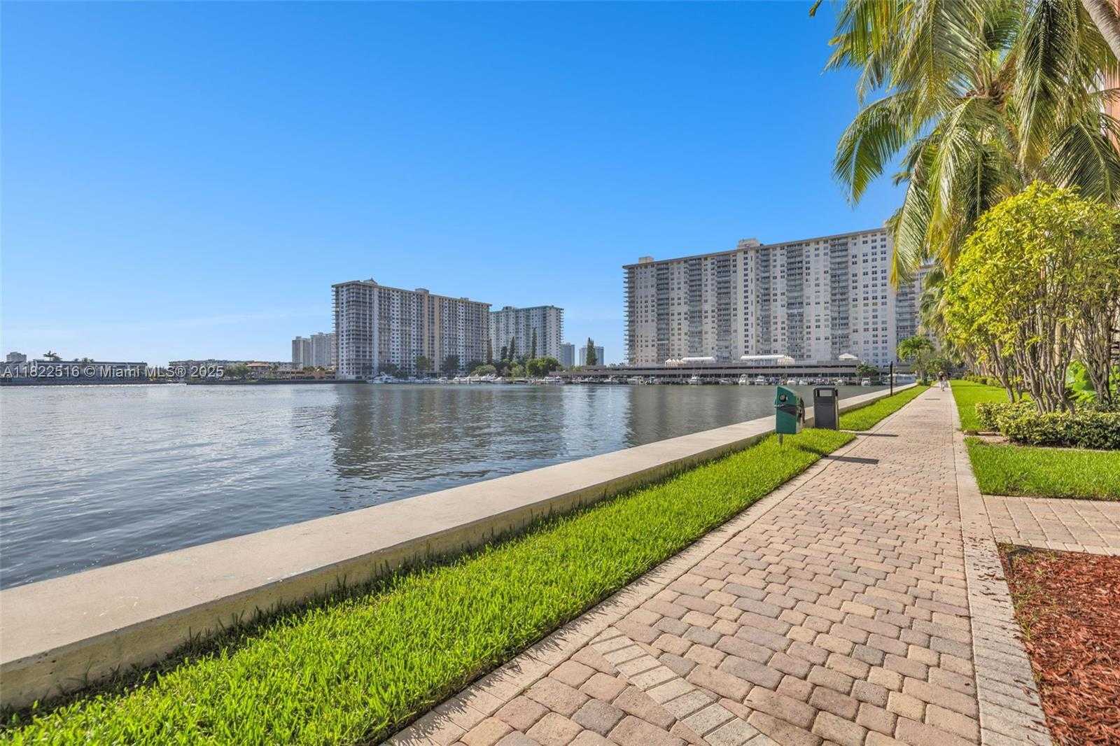 Small Image of 17100 NORTH BAY RD #1904, Sunny Isles Beach Number 8