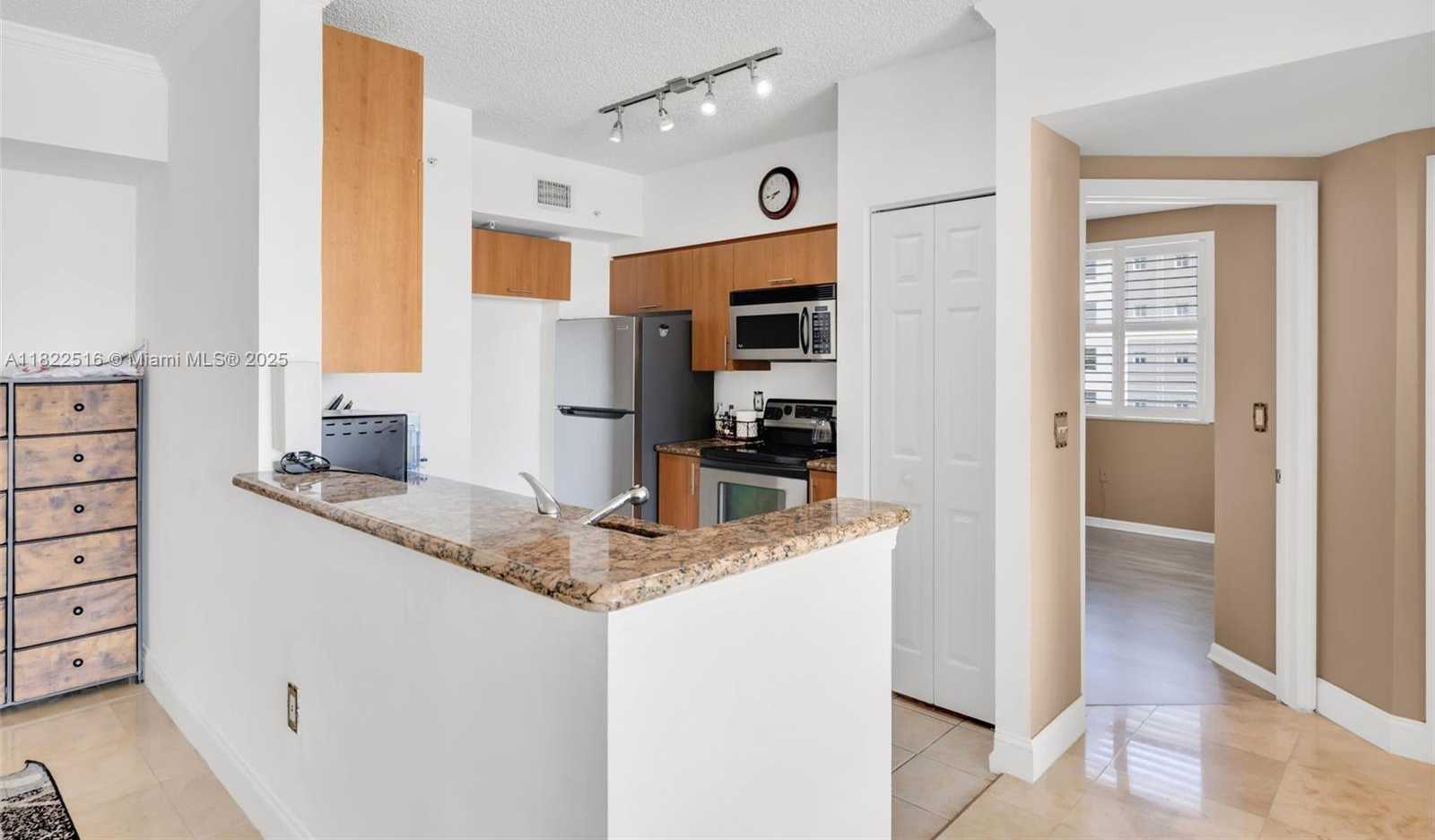 Small Image of 17100 NORTH BAY RD #1904, Sunny Isles Beach Number 9