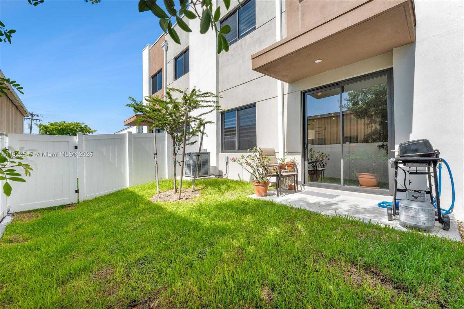 Small Image of 4212 NORTH EAST 7TH TER, Oakland Park Number 30
