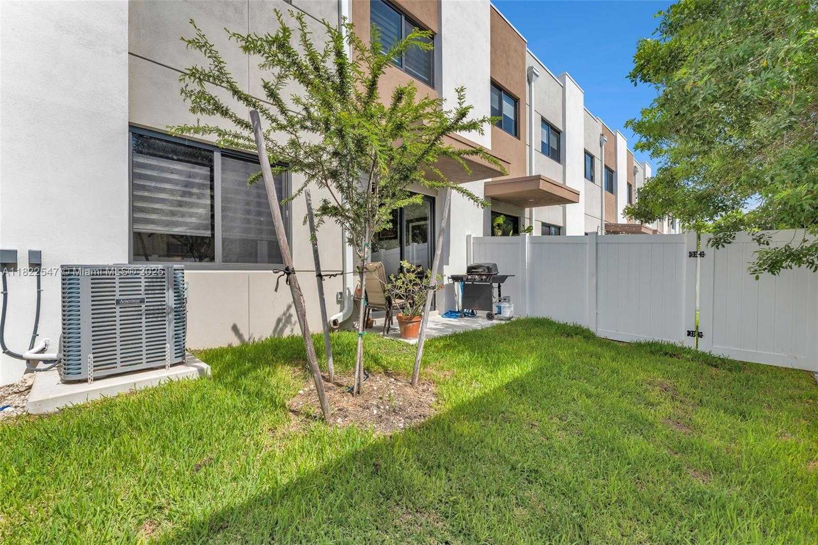 Small Image of 4212 NORTH EAST 7TH TER, Oakland Park Number 31