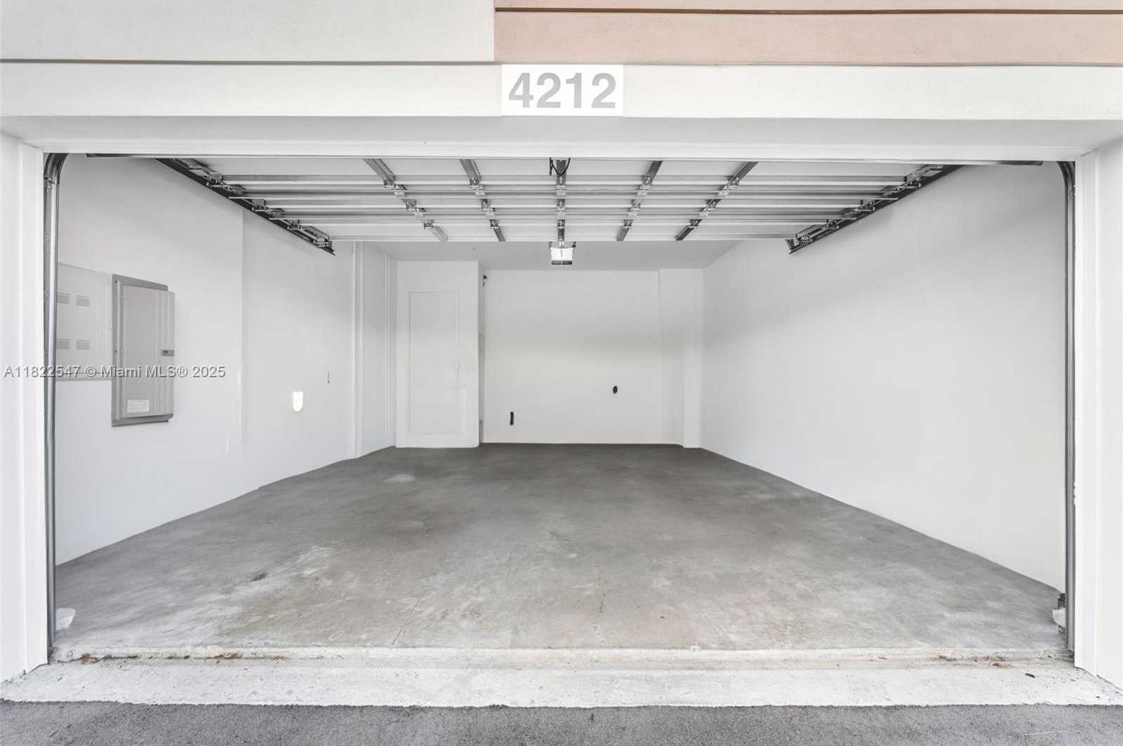 Small Image of 4212 NORTH EAST 7TH TER, Oakland Park Number 35
