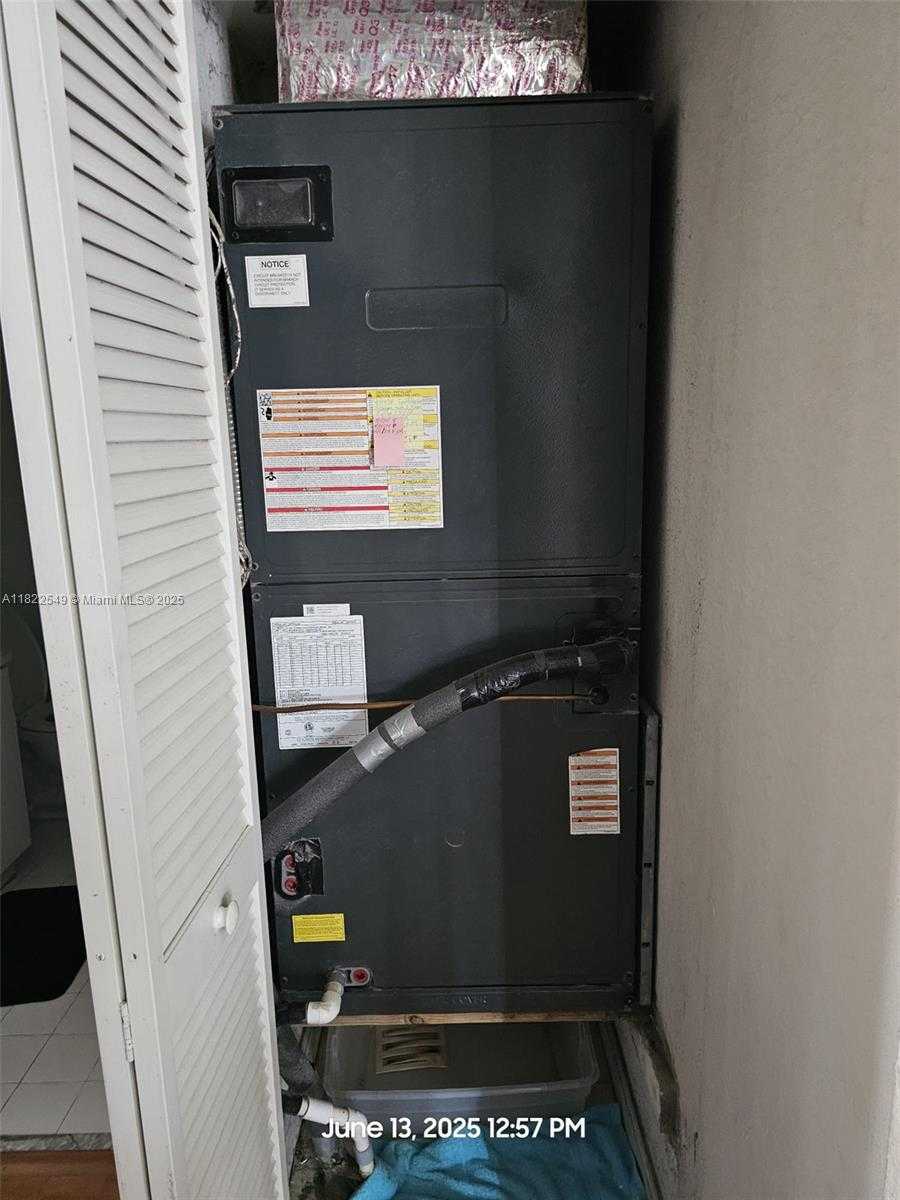 Small Image of 11401 NORTH WEST 76TH TER, Doral Number 19