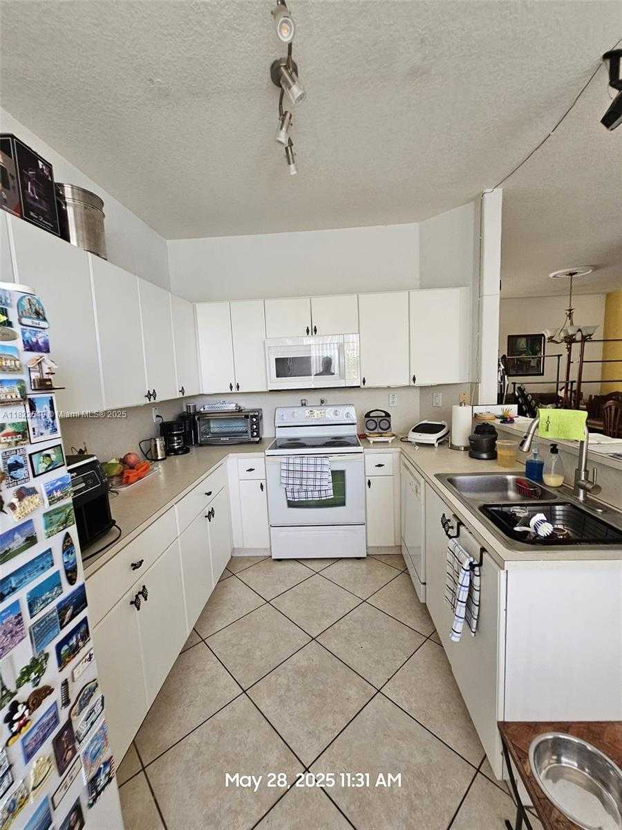 Small Image of 11401 NORTH WEST 76TH TER, Doral Number 8