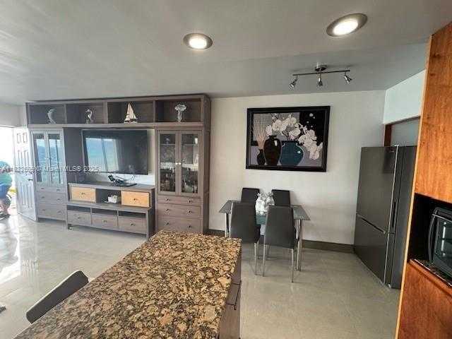 Small Image of 300 OREGON ST #506, Hollywood Number 4