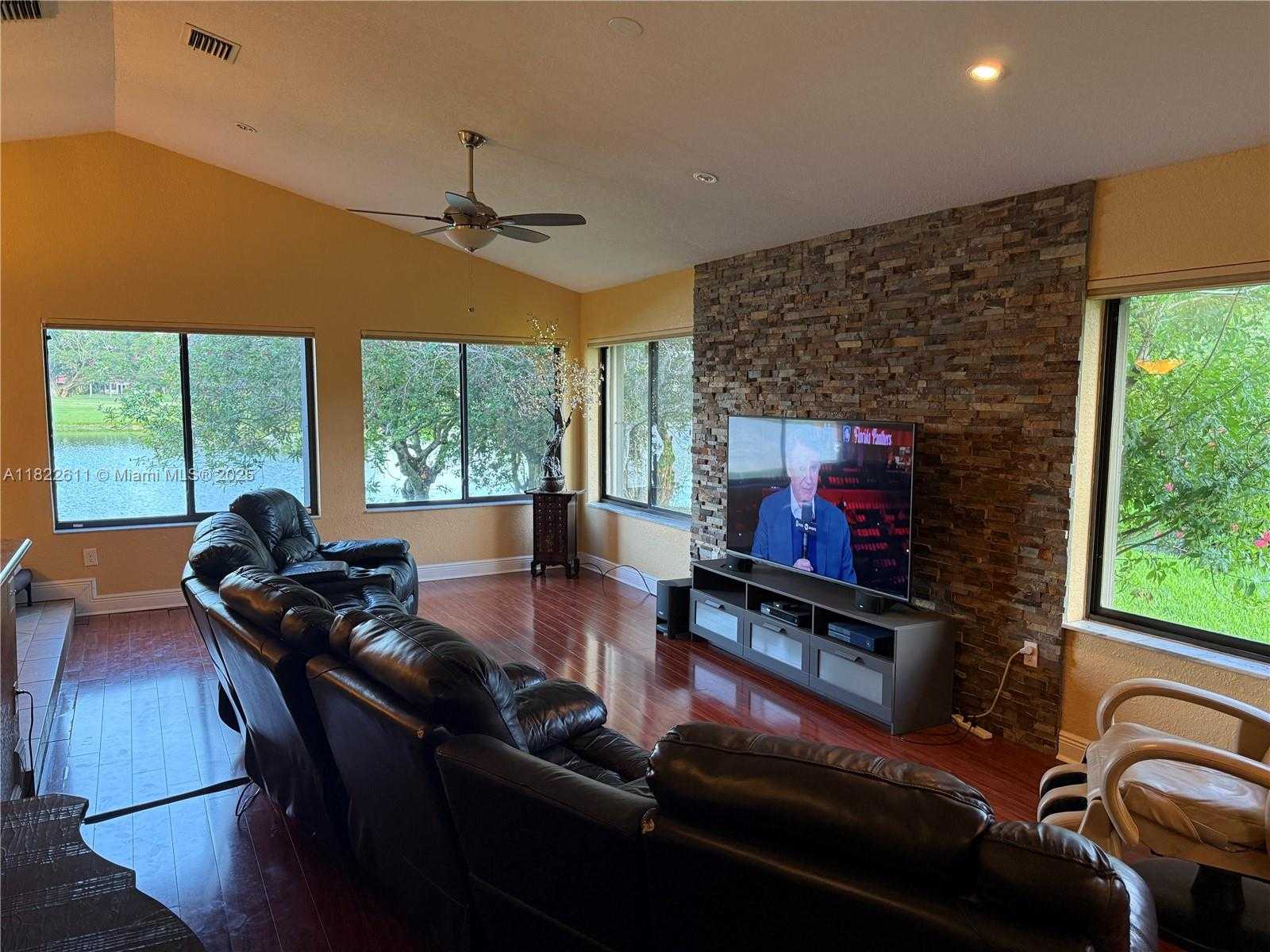 Small Image of 566 VILLAGE LAKE DRIVE, Weston Number 17