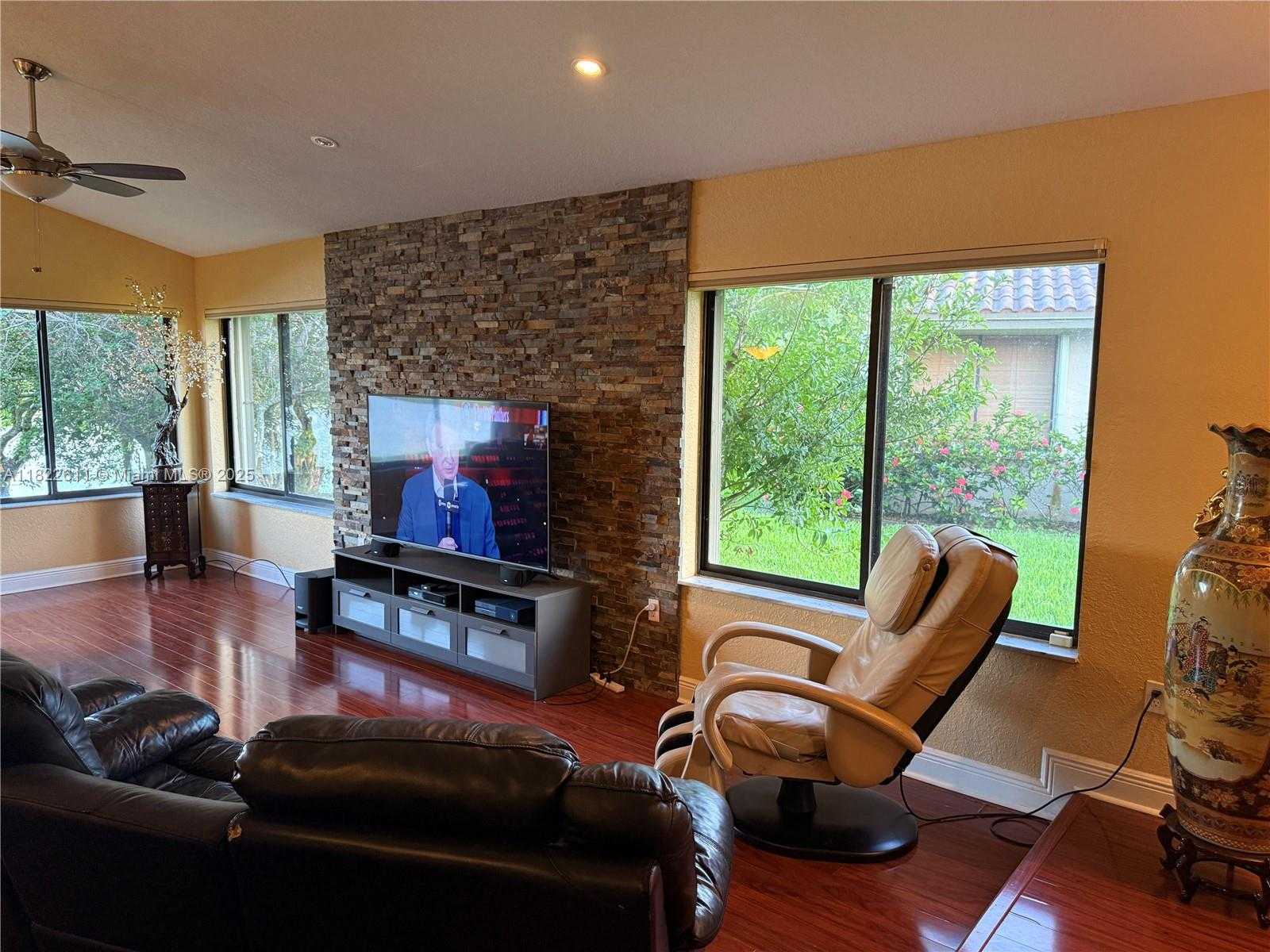 Small Image of 566 VILLAGE LAKE DRIVE, Weston Number 18